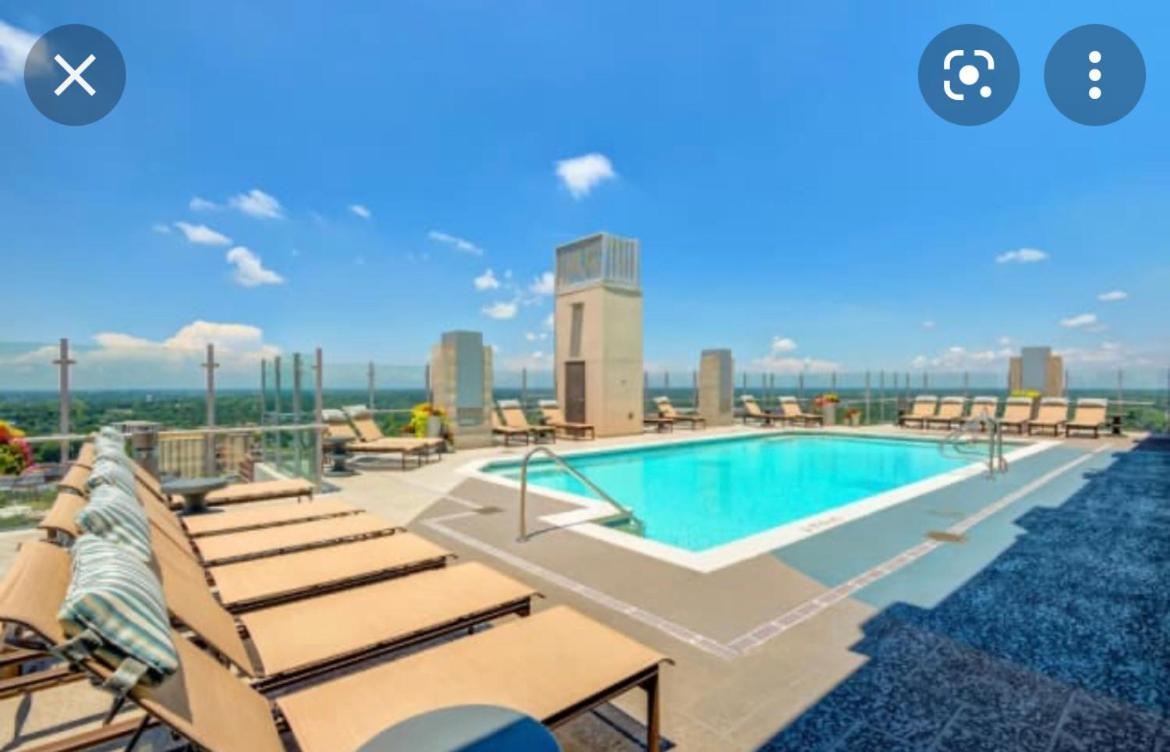 Luxurious 1Br Uptown Highrise/ Balcony With City View! Шарлотт Экстерьер фото